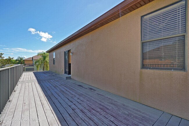 Building Photo - 1185 Talon Way