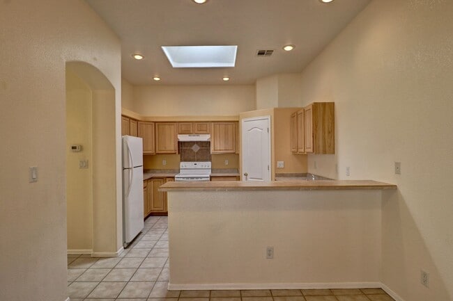 Building Photo - 2305 Santo Domingo Ave