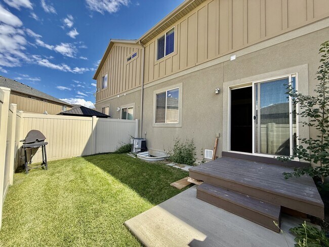 Building Photo - 6928 Village River Ln