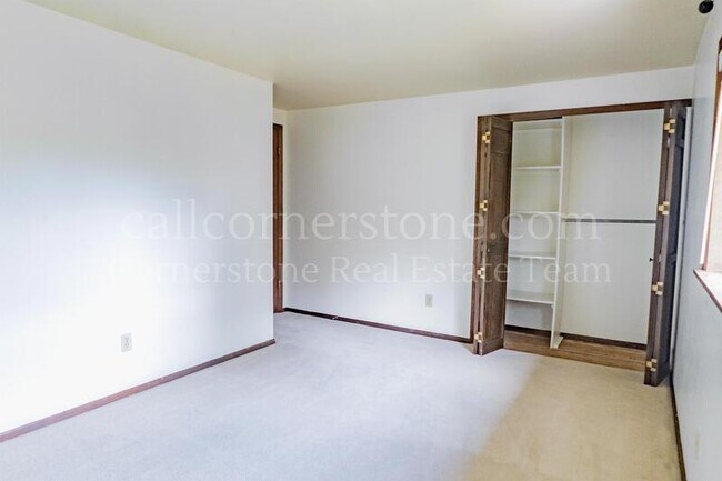 Building Photo - 3427 Clubheights Dr