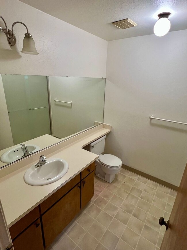 Building Photo - Sutter Creek Duplex