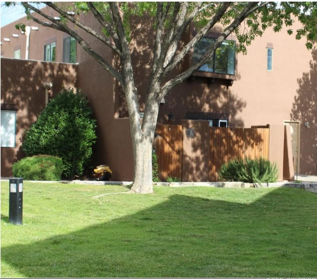 Building Photo - 5801 Lowell St NE