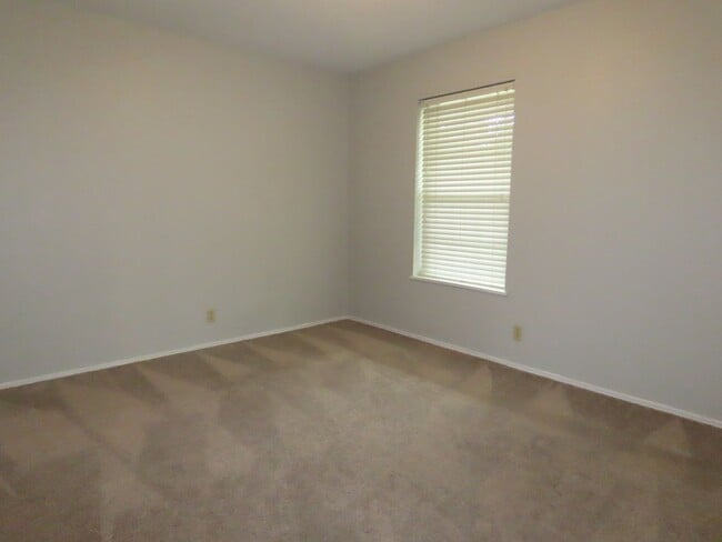 Building Photo - South Tyler! Lovely 3 Bedroom, 2 Bath Hous...