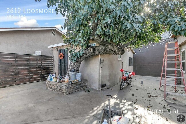 Building Photo - Spacious 3 Bedroom Single Family Home | Fu...