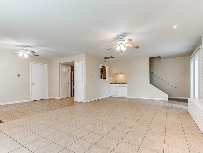 Building Photo - Just remodeled Duplex Home