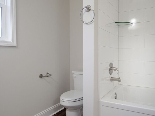 Building Photo - 408 S Zetterower Ave