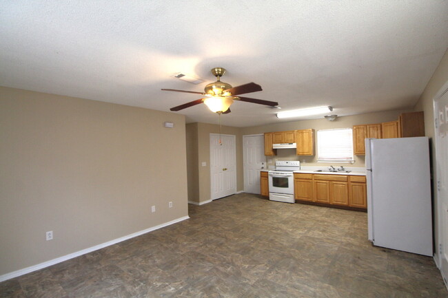 Building Photo - Updated 3BR/1BA Home with Fenced Yard in C...
