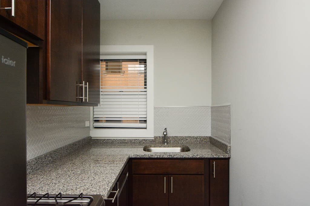 Building Photo - 533 W Belden Ave