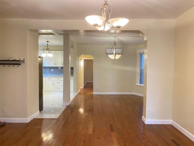 Building Photo - 13 Baldwin Ave