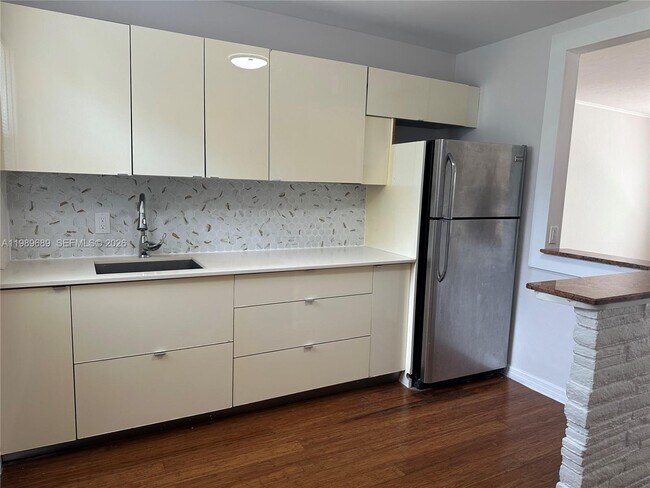 Building Photo - 1441 NE 134th Rd