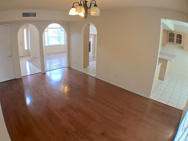 Building Photo - Northeast El Paso 3 Bed Refrig A/C