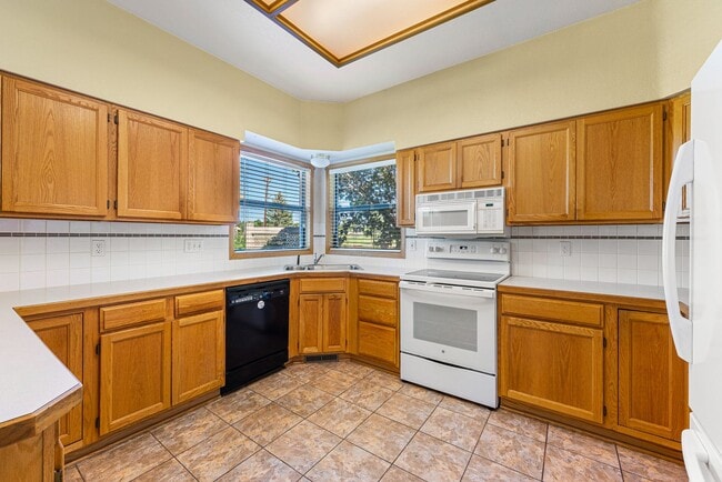 Building Photo - Spacious Home with Central AC and Gas Fire...