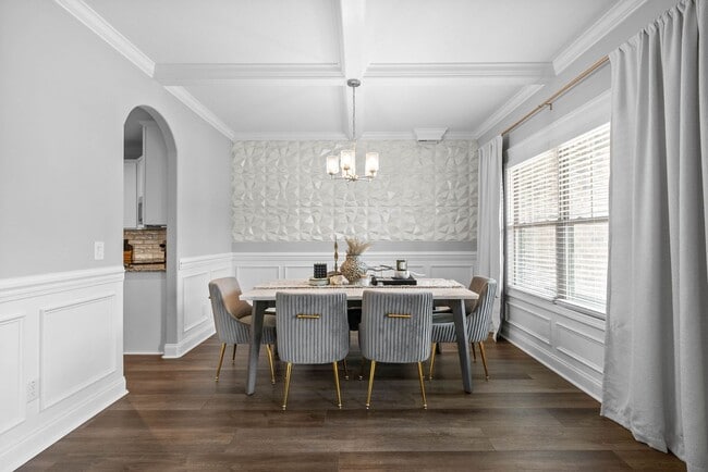 Building Photo - Modern 6-Bedroom Home with Open Layout & S...
