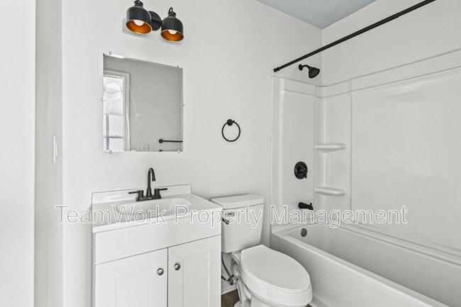 Building Photo - 3015 Azalea Dr