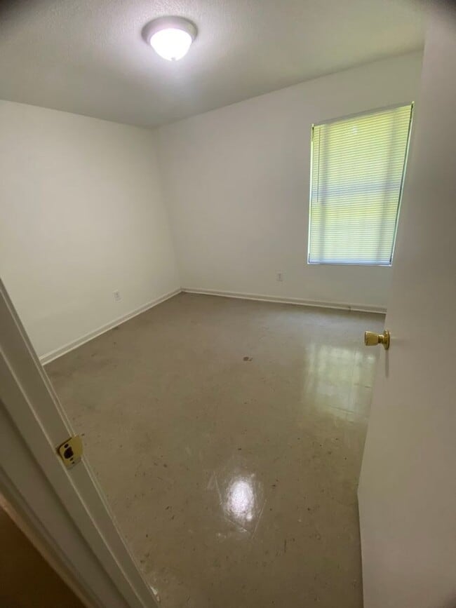 Building Photo - 3368 Rockwood Ave