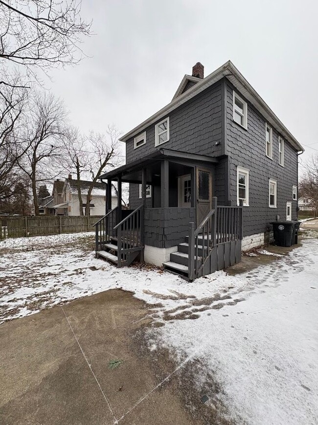 Building Photo - Four bedroom two bathroom home for rent