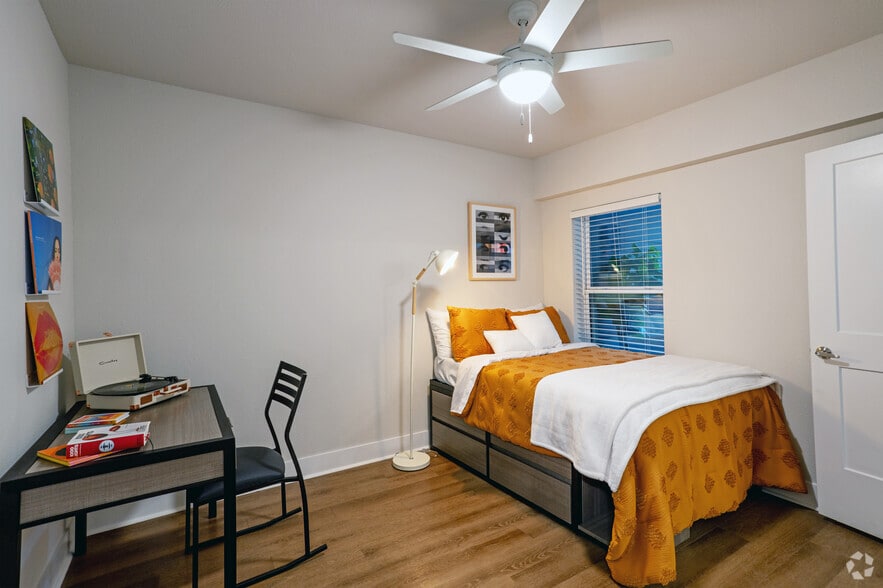 2BR, 2BT - D - 821SF (Balcony) - Noble 2500 | Student Housing