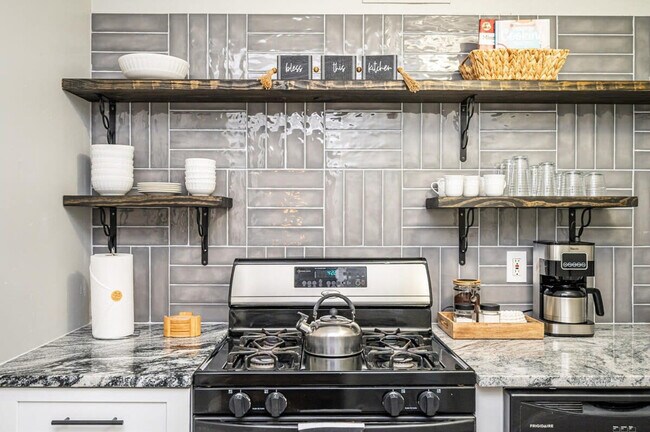 Building Photo - 215 Piedmont Ave NE