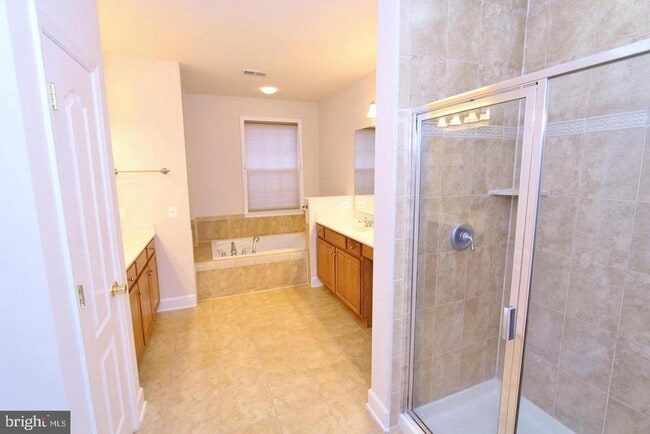 Building Photo - 13882 Greendale Dr