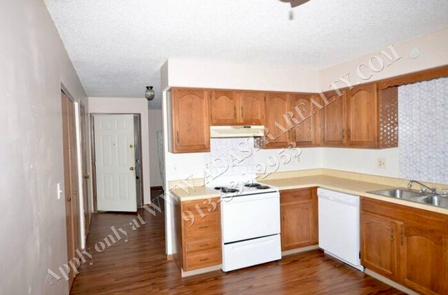 Building Photo - 404 Sky Vue Dr