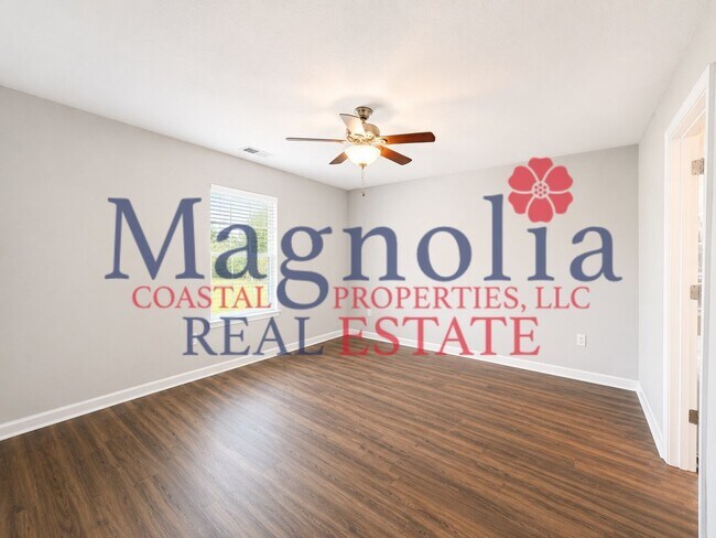 Building Photo - 4 Bedrooms, 2.5 Bathrooms in Live Oak Subdivision