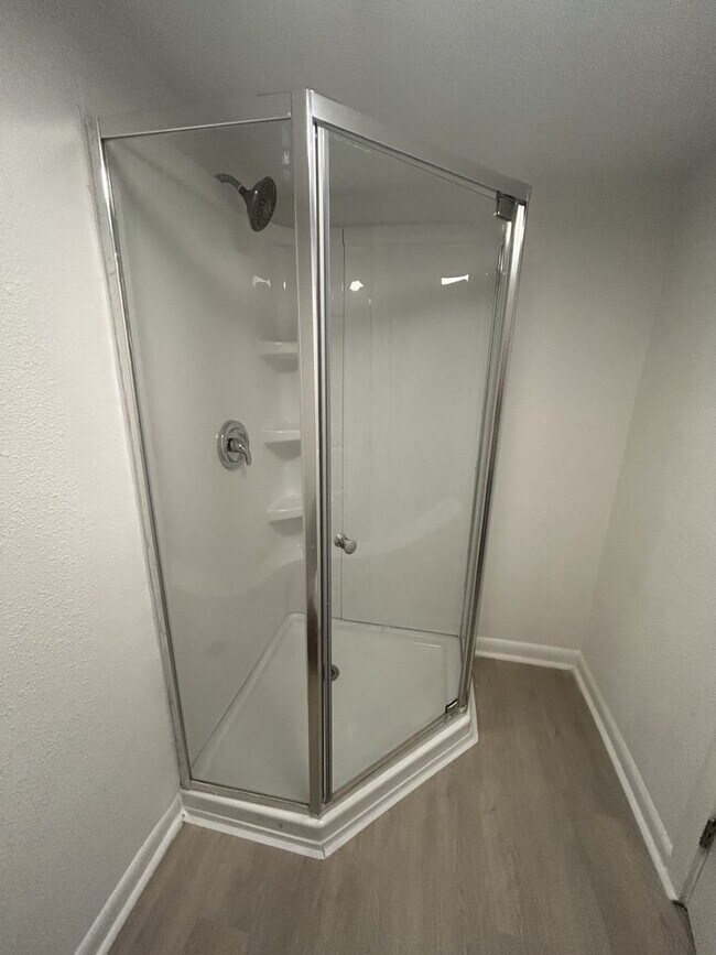 Building Photo - Charming 4 Bed, 3 Bath Home + Bonus 1 Bed/1 Bath Casita!