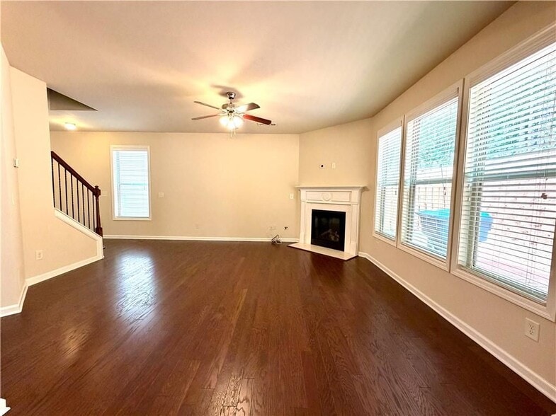 Building Photo - 6215 Crested Moss Dr