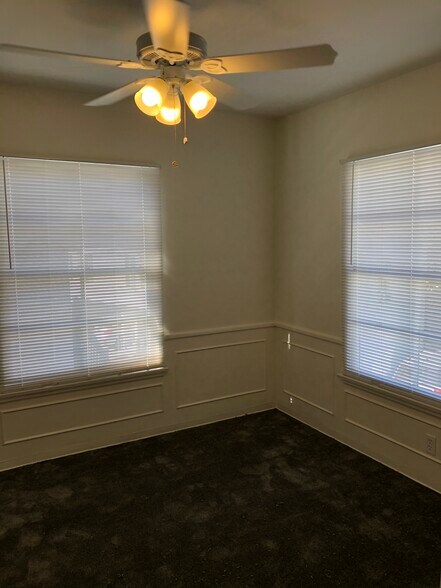 Building Photo - 609 Kelton Ave