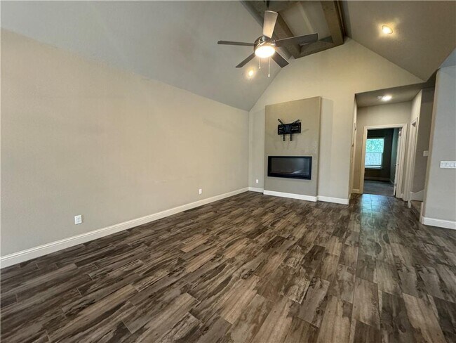 Building Photo - 1806 SW Riverstone Rd