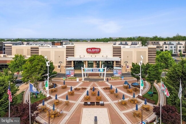 Building Photo - 20769 Duxbury Terrace