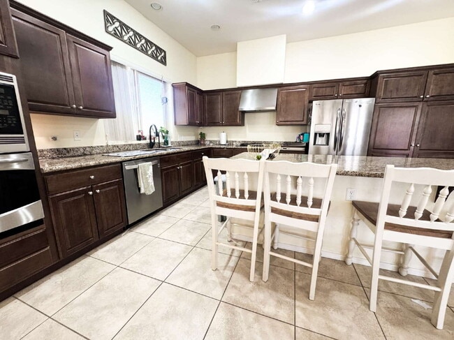Building Photo - Stunning 4-Bed, 3-Bath Home in Sierra Montana
