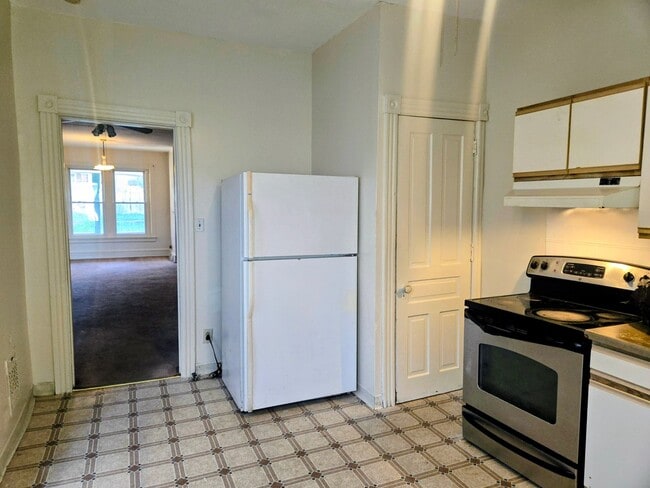 Building Photo - 625 Greenleaf St