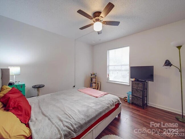 Building Photo - 4044 Briarhill Dr