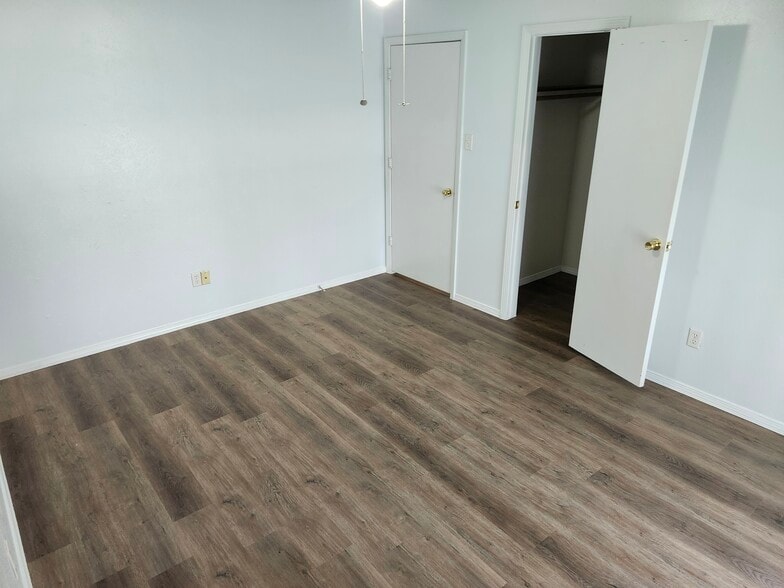 Building Photo - 2305 Stockbridge Ct