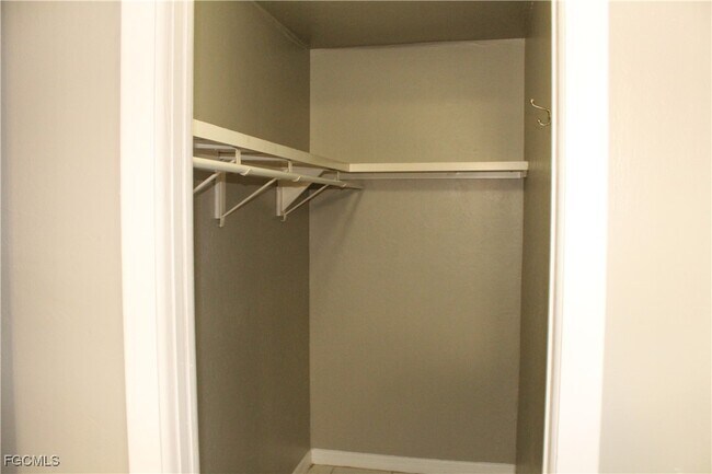 Building Photo - 1811 SE 15th Pl