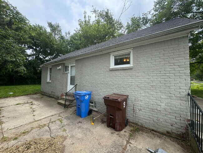 Building Photo - Spacious 4-Bedroom Home Inkster – Ready fo...