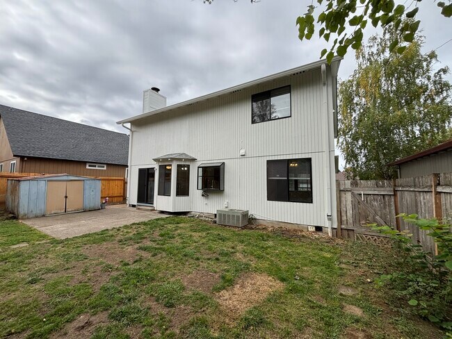 Building Photo - 7050 SW 174th Ave