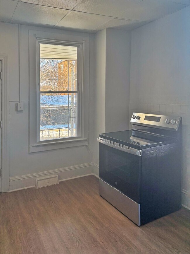 Building Photo - 1053 Lehigh St