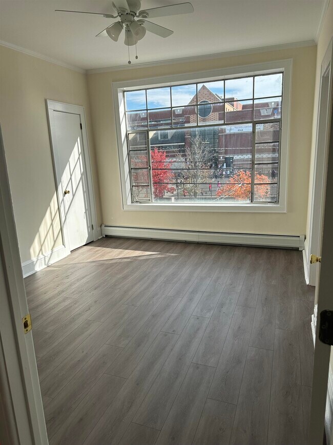 Building Photo - 547 Avenue A