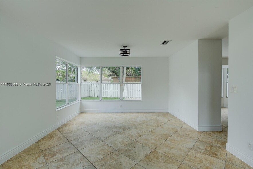 Building Photo - 1127 SW 104th Way
