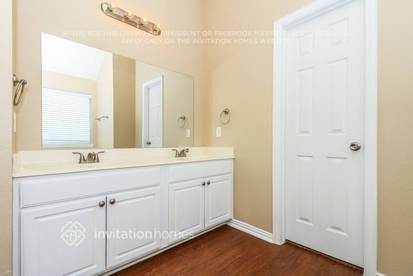 Building Photo - 3168 Kingswood Ct