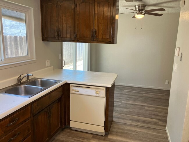Building Photo - 2025 Wylie Dr