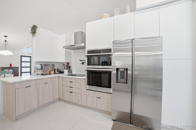 Building Photo - 10027 NW 56th Ct