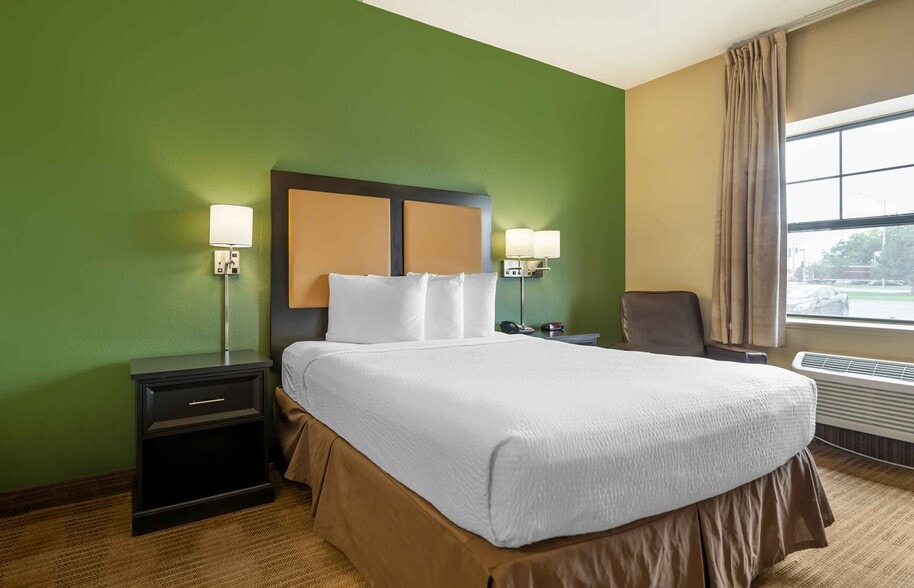 Building Photo - Furnished Studio-Chicago - O'Hare - North