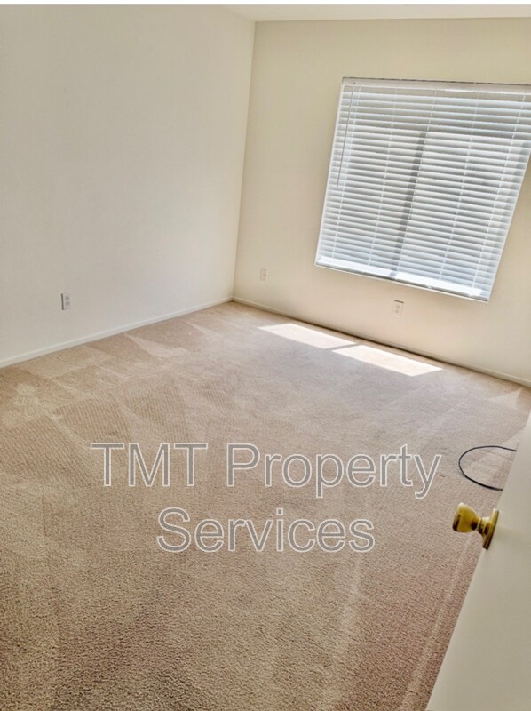 Building Photo - 2742 La Purisima Ave