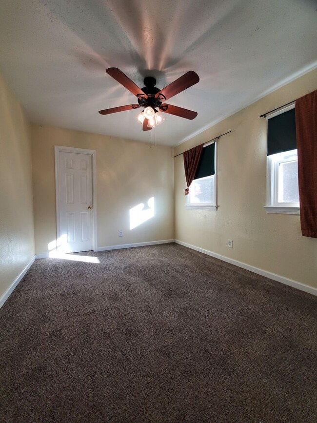 Building Photo - Oxford Heights Subdivision