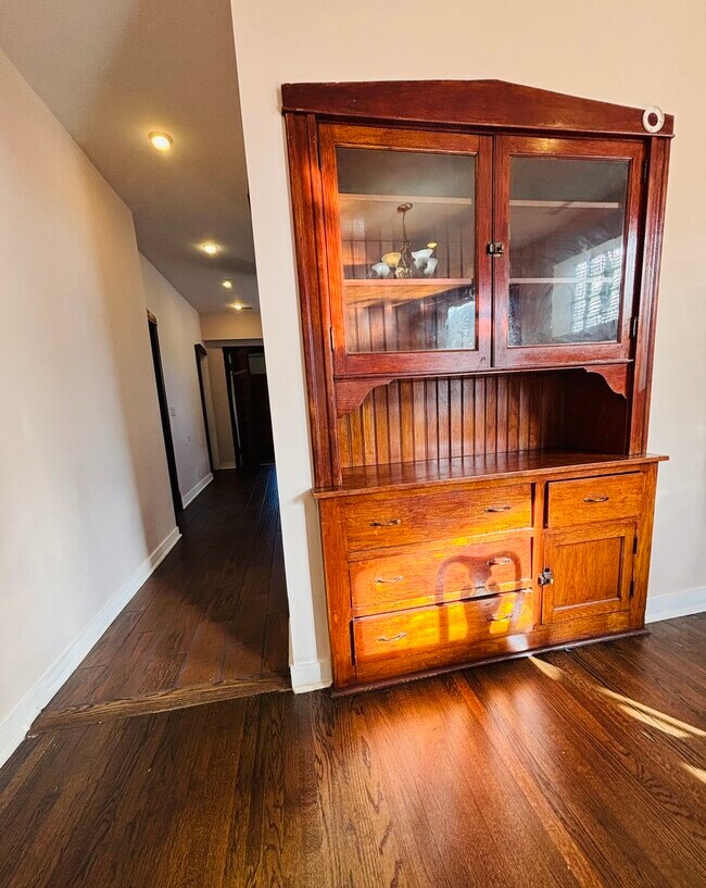 Building Photo - 3133 N Richmond St