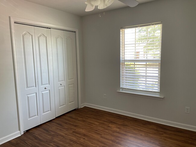 Building Photo - 154 Fox Haven Dr