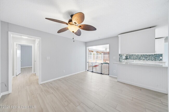 Building Photo - 1172 Bay Dr E