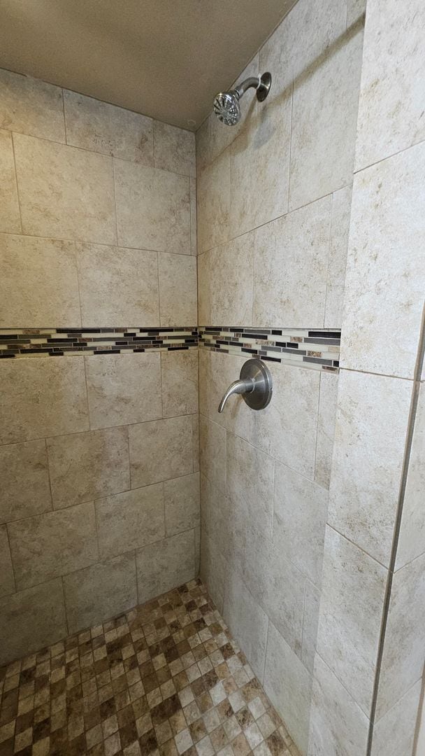 Building Photo - 3 Bed 2 Bath